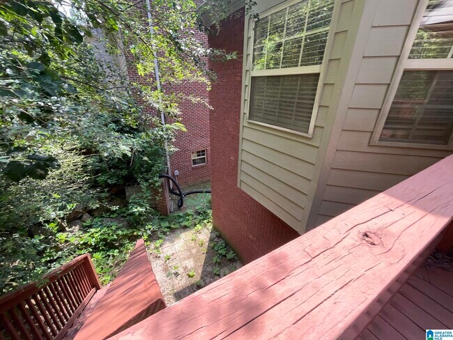 Building Photo - 208 Castlehill Dr