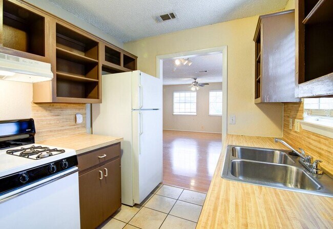 Foto del edificio - 907 Taulbee Ln