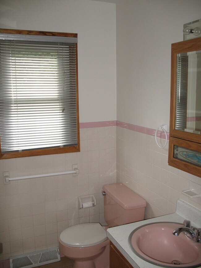 Building Photo - 2812 Burns Ave