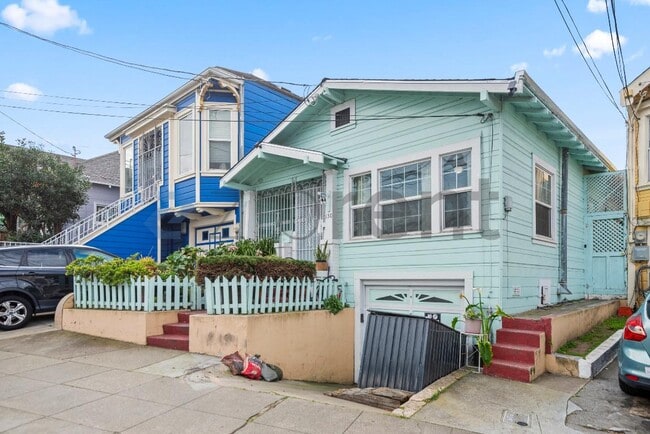 Foto del edificio - 130 Templeton Ave