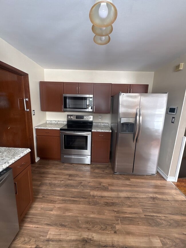 Building Photo - Renovated large home located in Beachwood