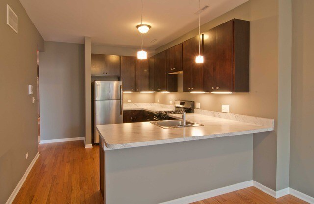 Foto del edificio - 2447 N Lowell Ave
