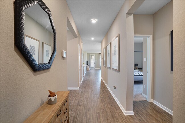 Building Photo - 2210 Thunderbolt Peak Dr