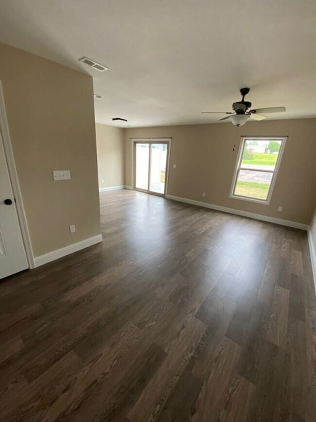 Foto del edificio - 3 br, 2.5 bath House - 1905 East 9th Street