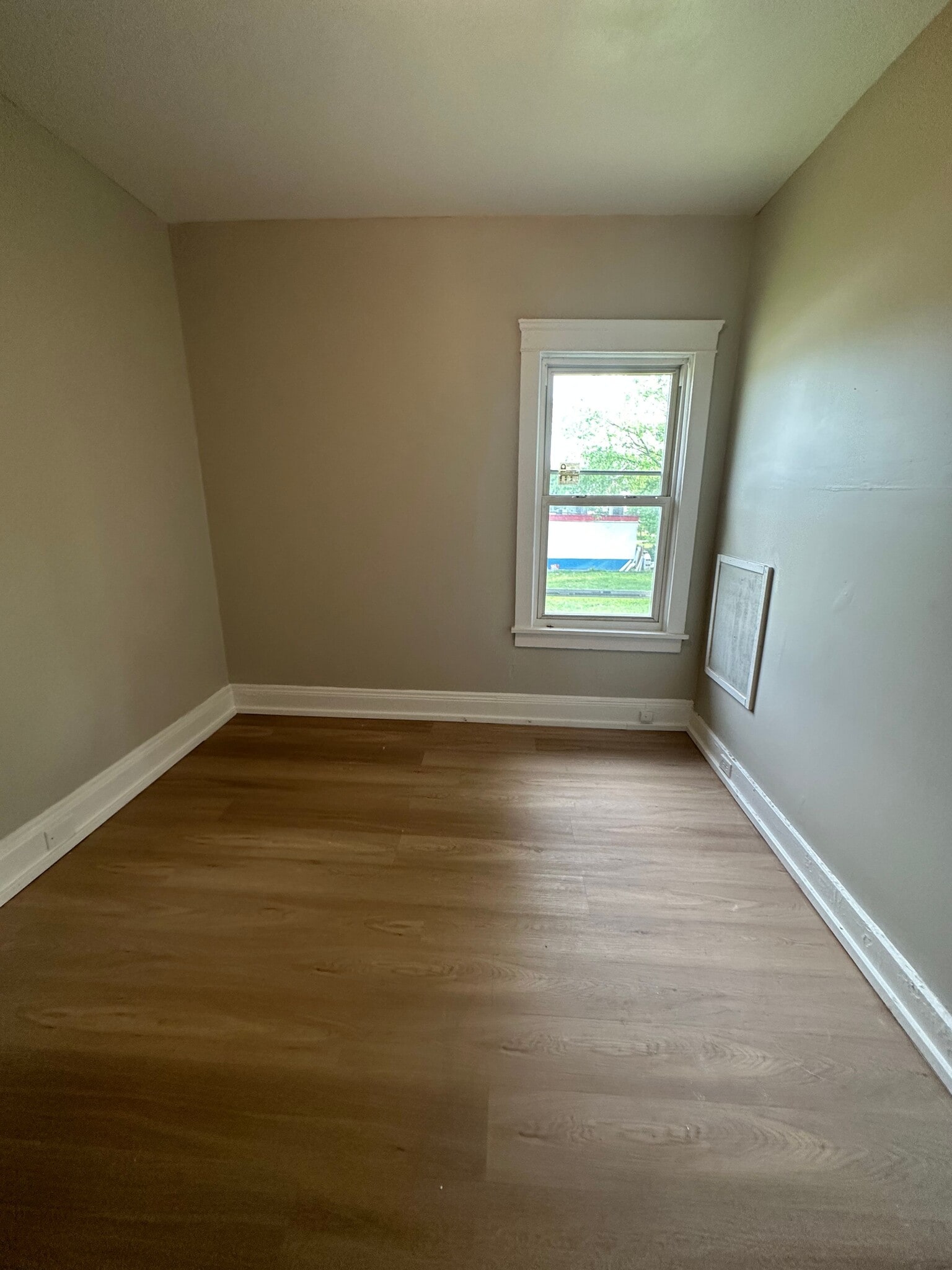 1185 E 123rd St Cleveland, OH 44108 – photo 3