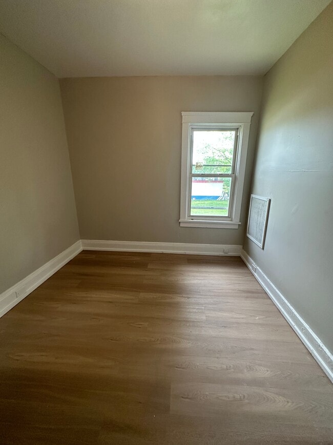 Foto del edificio - 1185 E 123rd St