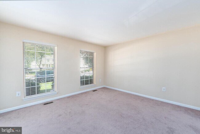Building Photo - 8005 Silver Fox Dr