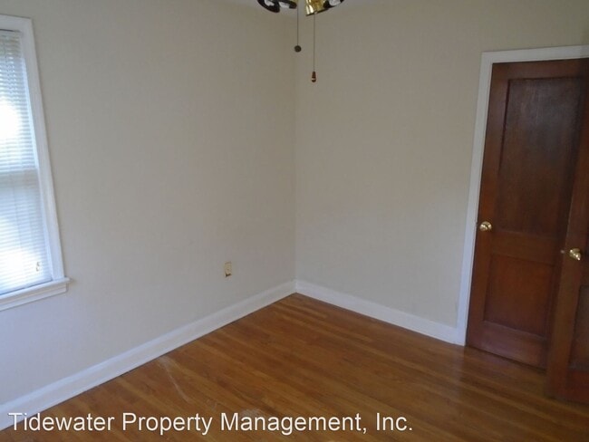 Building Photo - 3 br, 2 bath House - 438 Westshire Dr