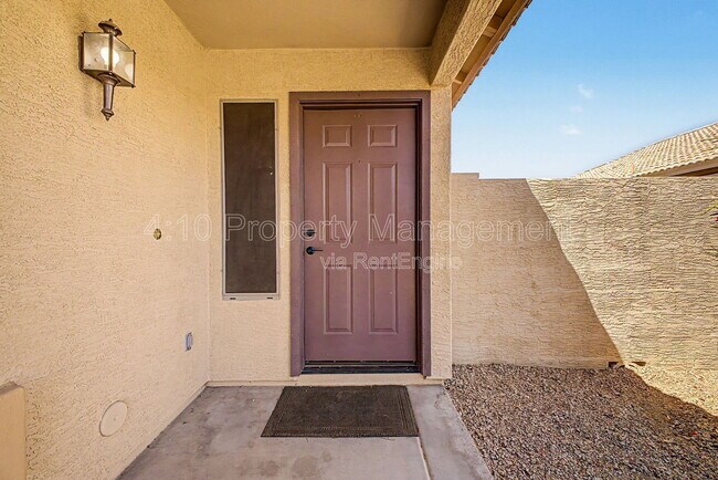 Foto del edificio - 3296 E Warbler Rd