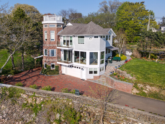 Building Photo - 539 Colonial Rd