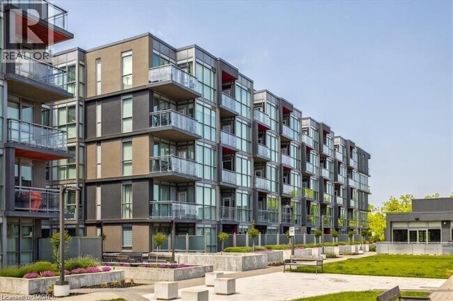 Photo du bâtiment - 5240 Dundas St