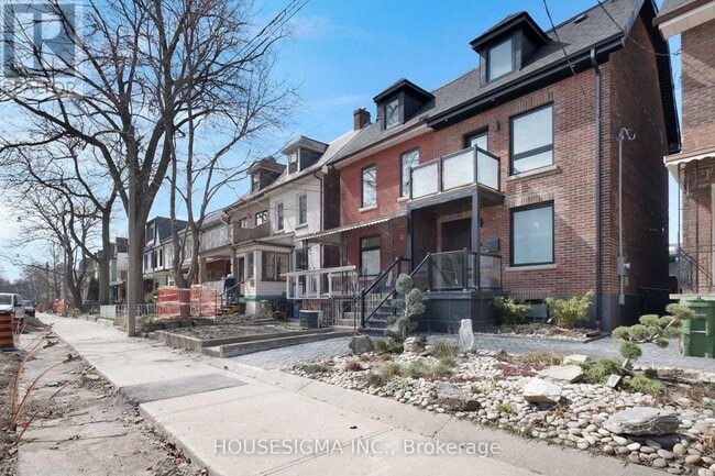 Building Photo - 274 Roxton Rd
