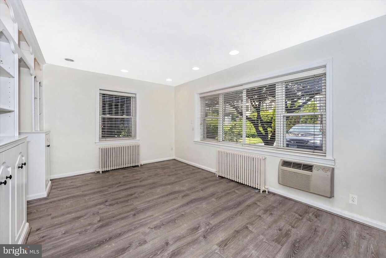 7036 Strathmore St Unit 111, Chevy Chase, MD 20815 Condo for Rent in