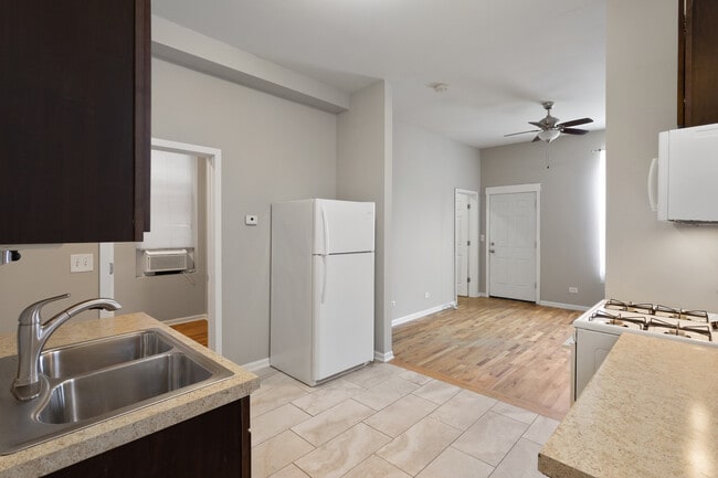 Building Photo - 1532 W 18th Pl