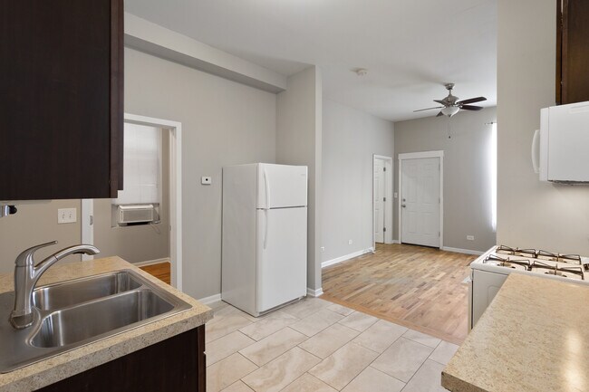 Foto del edificio - 1532 W 18th Pl