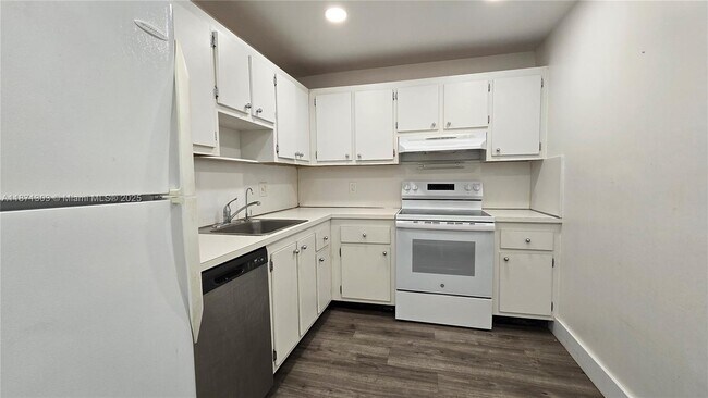 Foto del edificio - 1300 NE Miami Gardens Dr