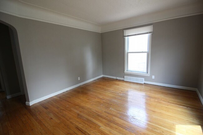 Building Photo - 3 Bedroom Bungalow
