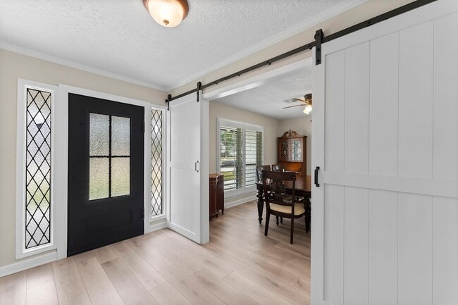 Foto del edificio - 28814 Holly Hill Dr