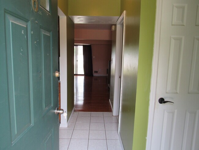 Building Photo - 6 Driscoll Ct