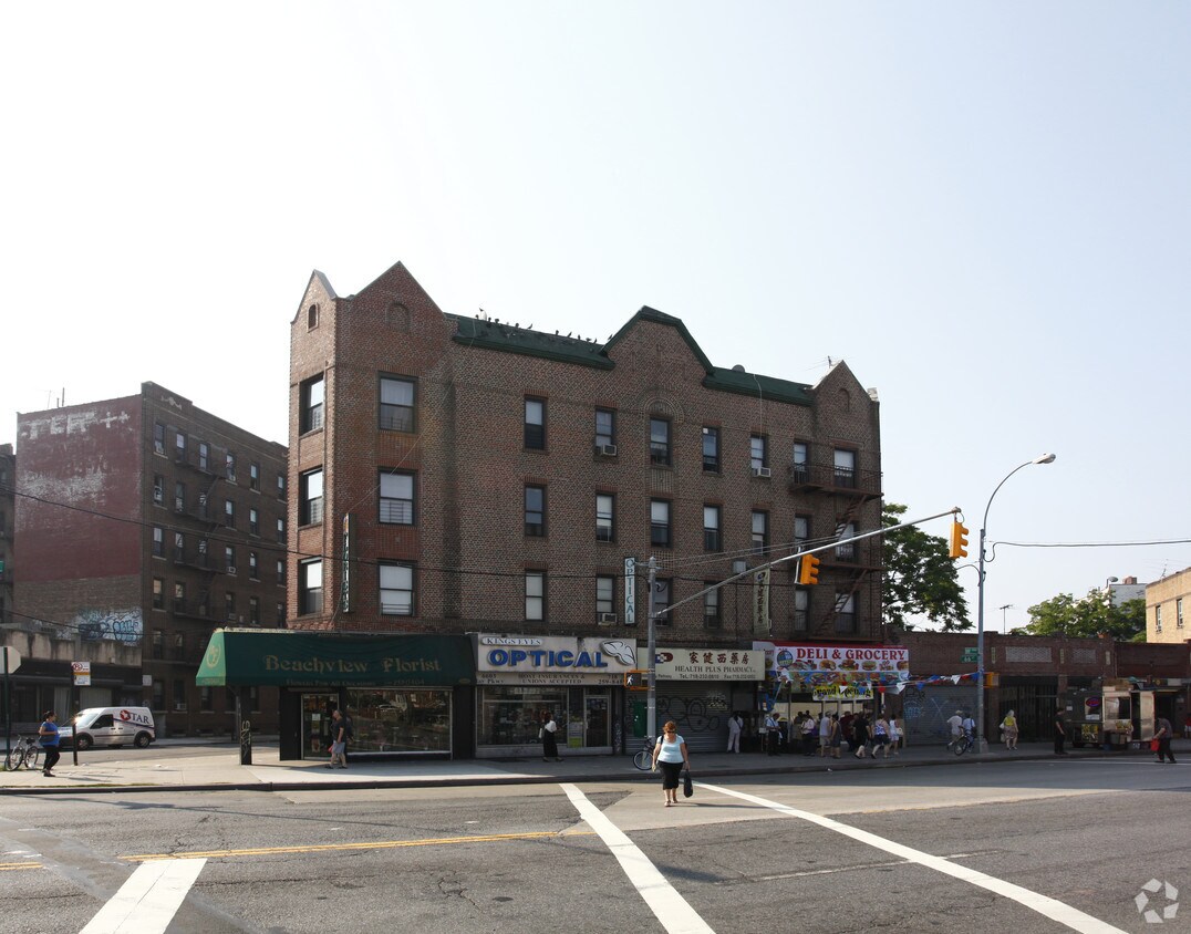Building Photo - 6601 Bay Pky