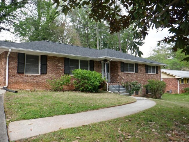 Foto del edificio - 3411 Hazelwood Dr SW