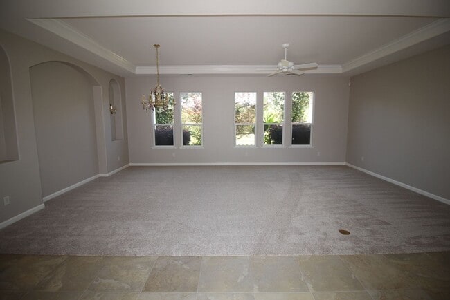 Foto del edificio - Beautiful Home in Buchanan District + Large Yard