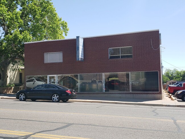 Building Photo - 2 Bed 1 Bath Downtown Apartment.