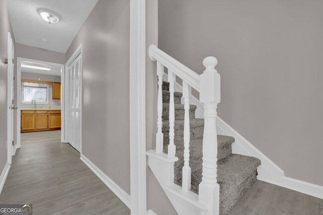 Building Photo - 255 Triple Oaks Dr