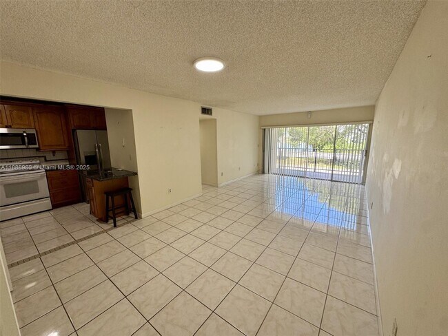 Foto del edificio - 9150 Fontainebleau Blvd