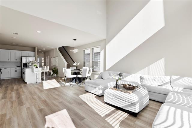 Foto del edificio - 615 Cottage Wood Dr