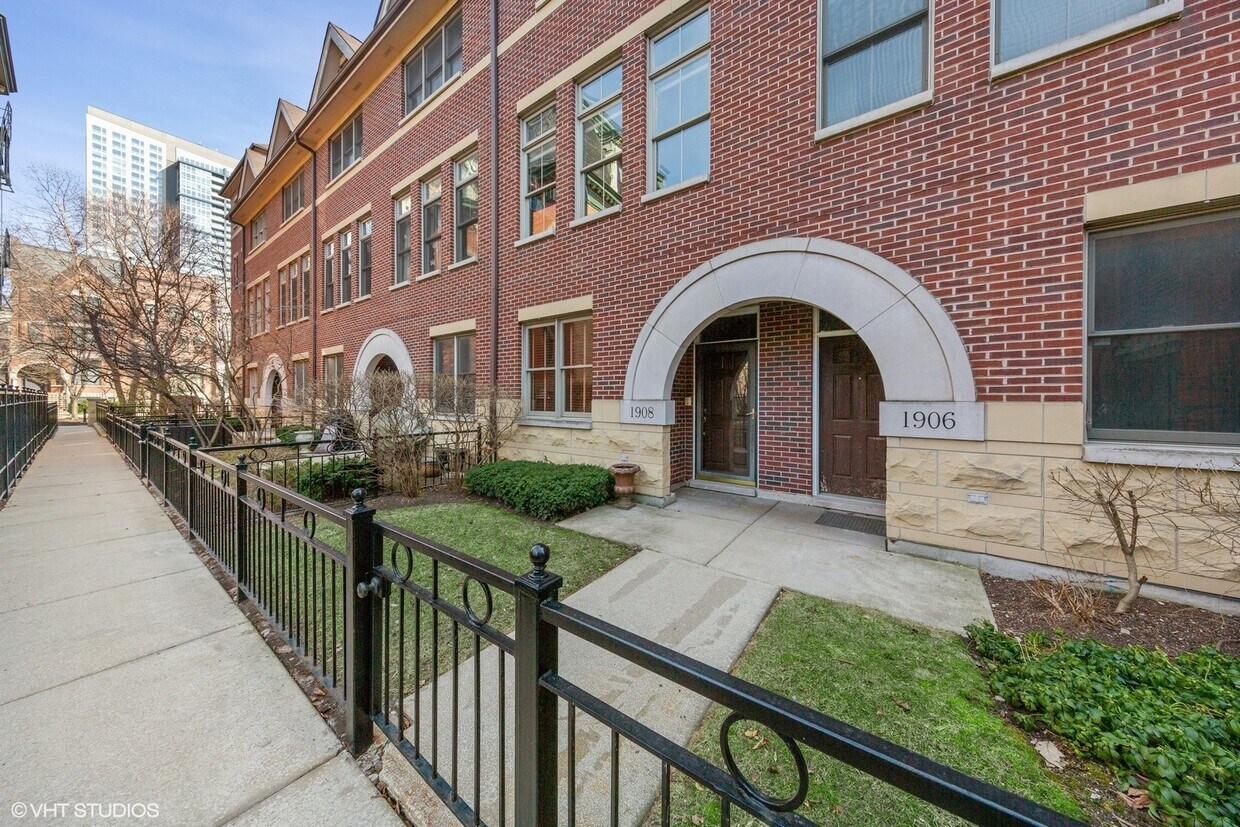 Primary Photo - 1906 S Prairie Ave