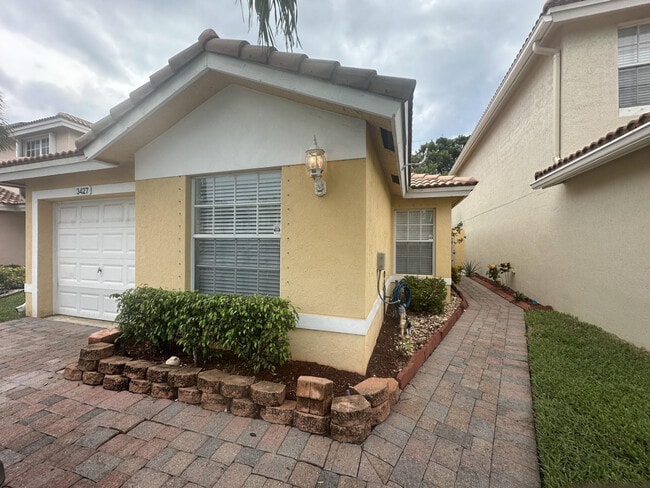 Building Photo - 3427 Commodore Ct