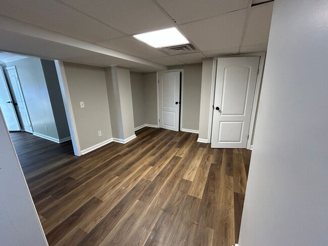 Building Photo - 5th- 308