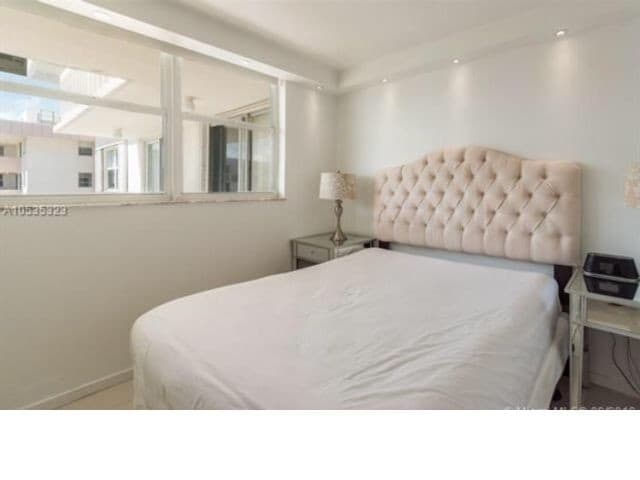 Building Photo - 405 Ocean Dr