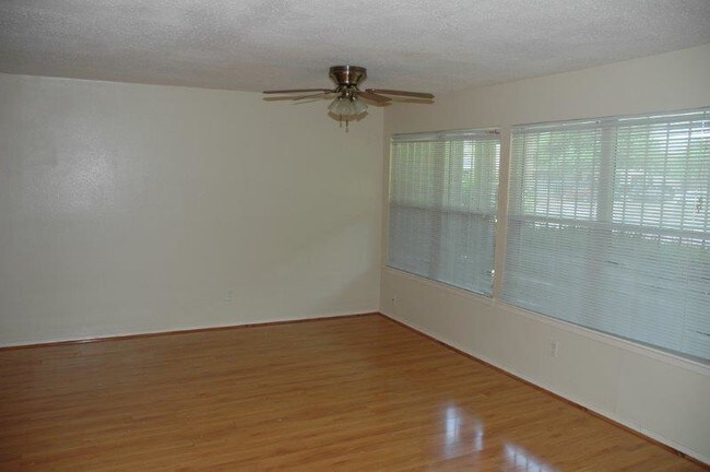 Foto del edificio - 10325 Huntington Place Dr