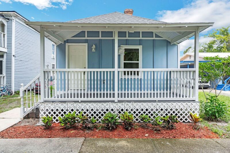 Primary Photo - 710 Cypress Ave
