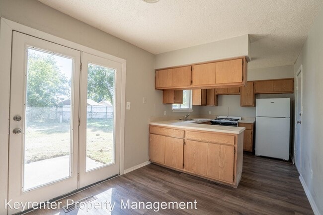 Building Photo - 3 br, 1 bath House - 12946 E 32nd St