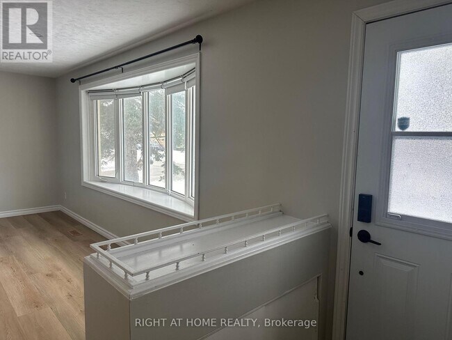 Building Photo - 5 Parkway Crescent