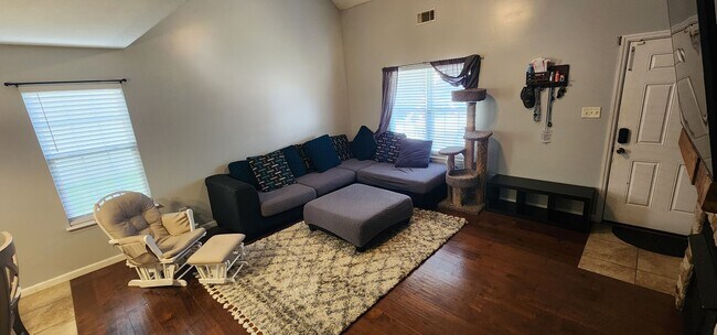 Building Photo - 2018 Shoreline Dr