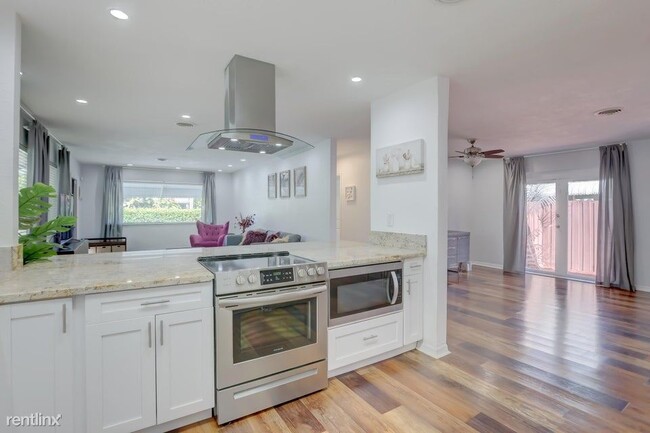 Building Photo - 3 br, 2 bath House - 1404 Hollywood Blvd