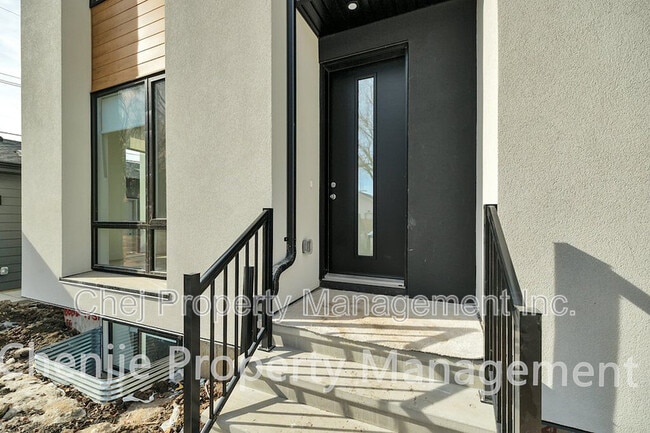 Building Photo - 9655-9686 86 St NW