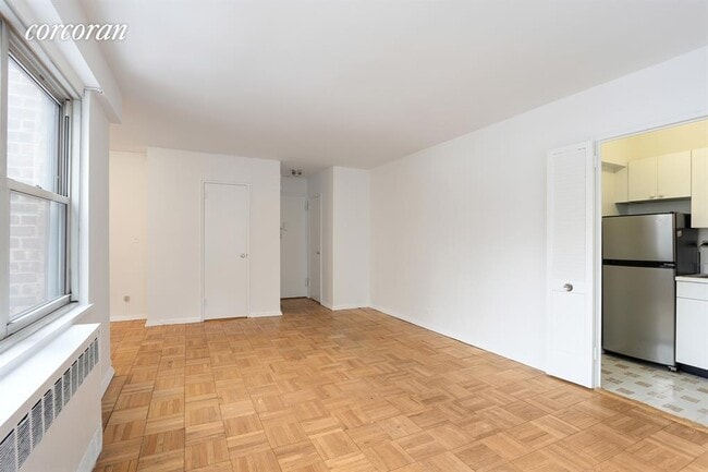 Building Photo - 166 E 35th St
