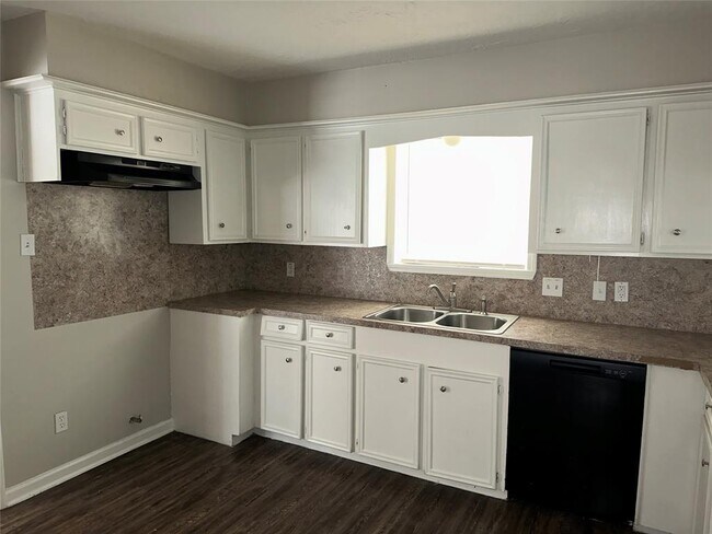 Building Photo - 16511 Courtland Cir