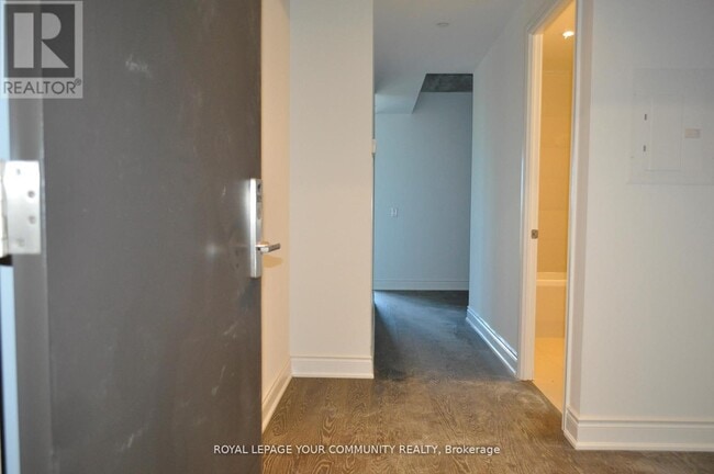 Building Photo - 608 Richmond St W