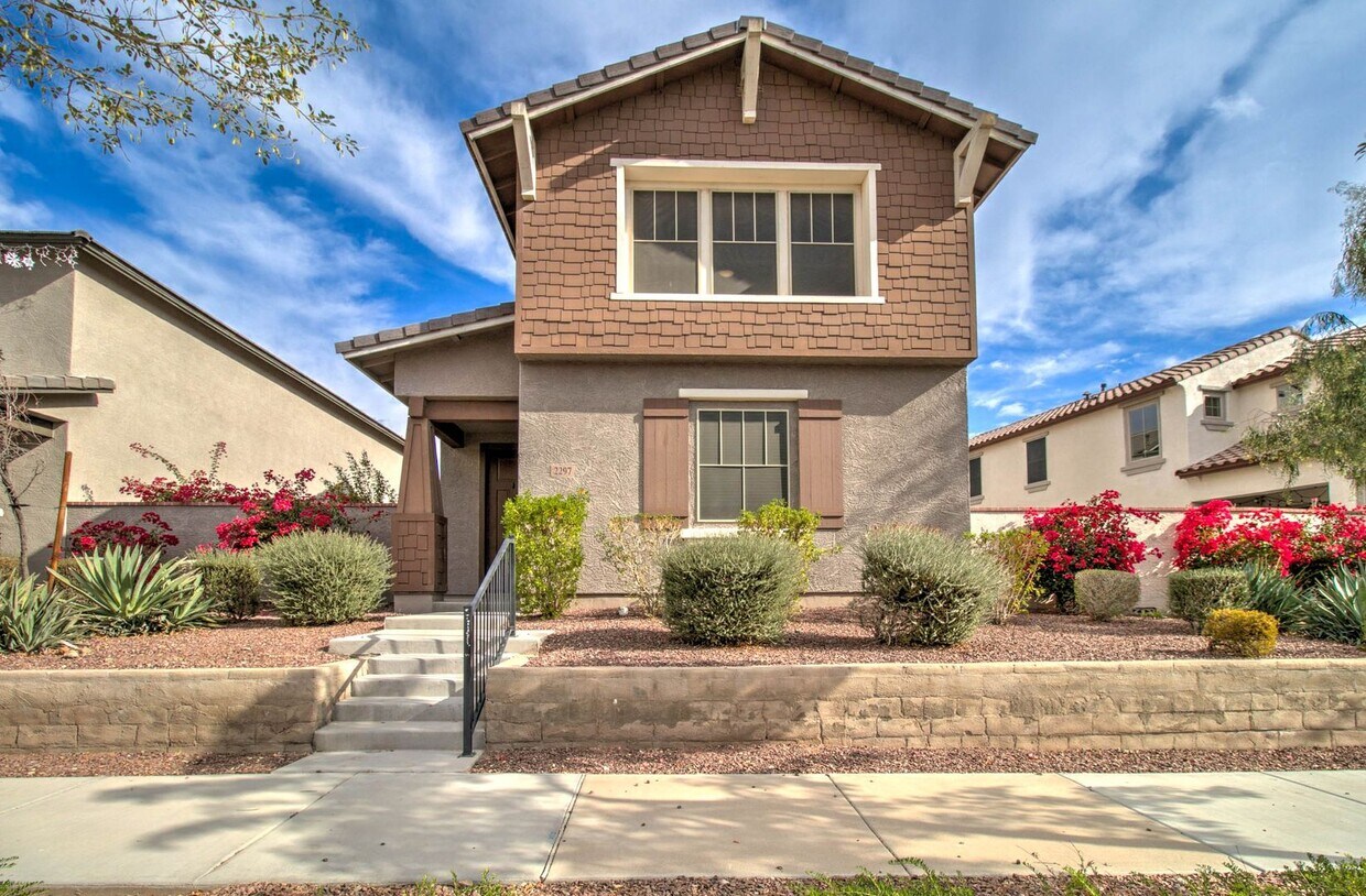 Foto principal - 4 Bedroom + 3 Bathroom + Loft + 2 Car Gara...