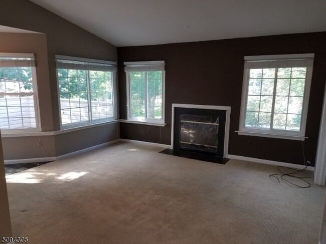 Building Photo - 25 Crossfield Ct