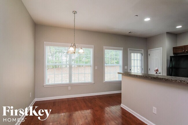 Foto del edificio - 10140 Benton Woods Dr