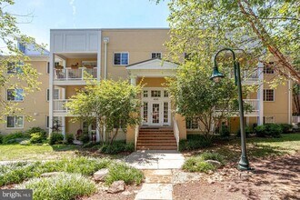 Building Photo - 4141 S Four Mile Run Dr