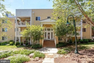 Building Photo - 4141 S Four Mile Run Dr