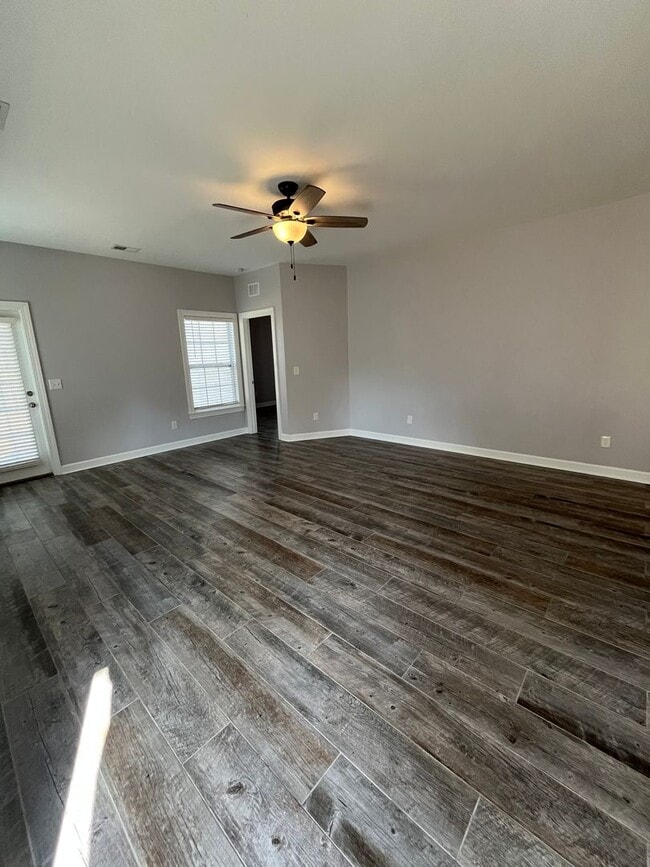 Building Photo - 3 Bedroom home with water views!